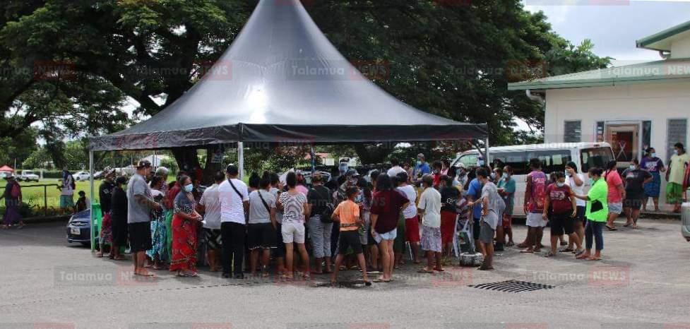 crowd at vaccination site