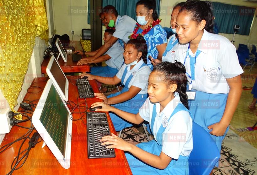 Asau College students on computers