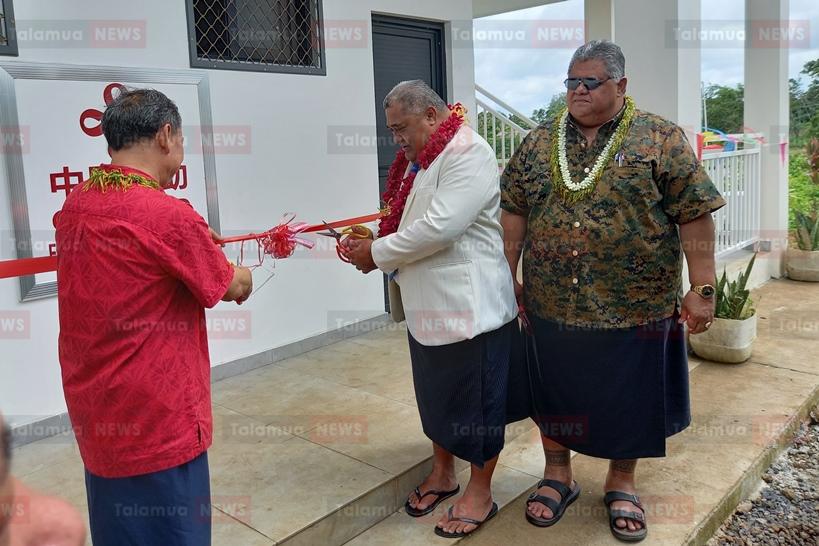 Rev Muao & Ambassador ribbon cutting