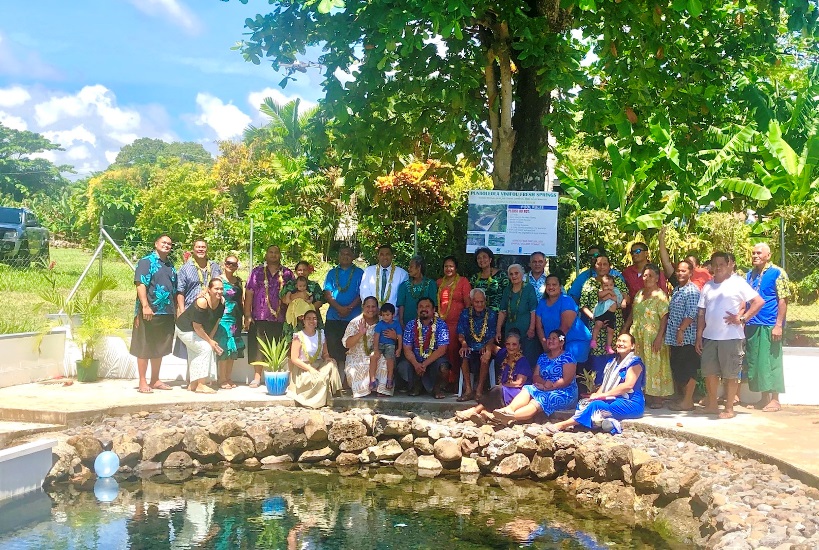 Vini Fou community at the village pool