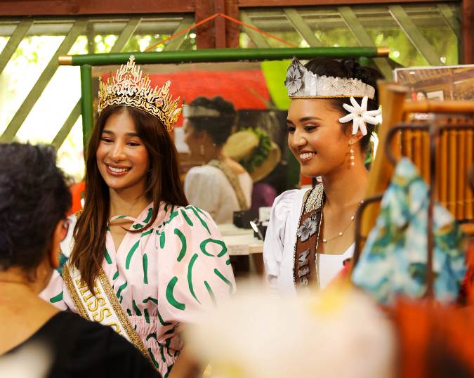 Miss Samoa and Miss Global
