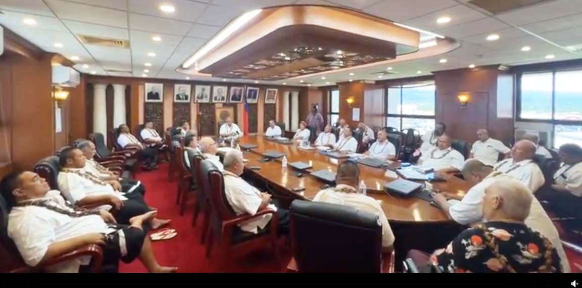 Cabinet meeting in cabinet room