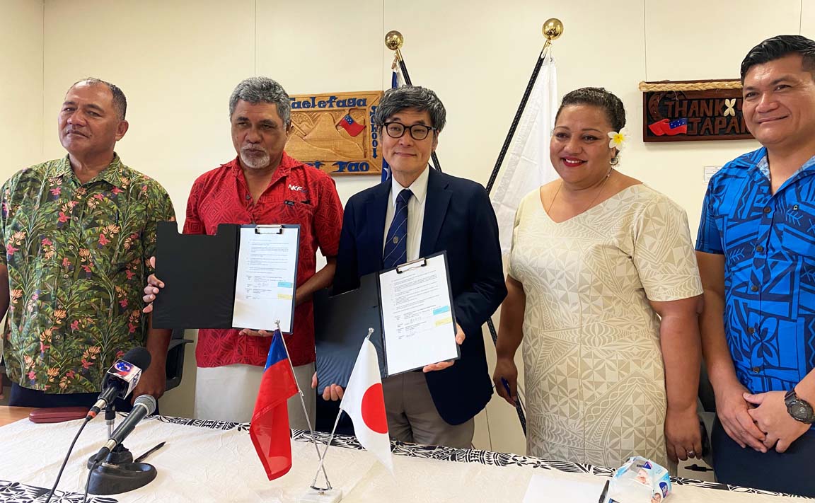 Ambassador Suzuki with NKFS