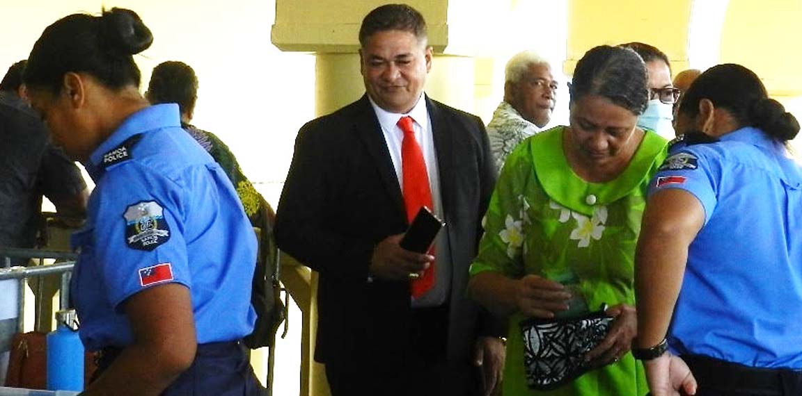 Vui Sione outside court