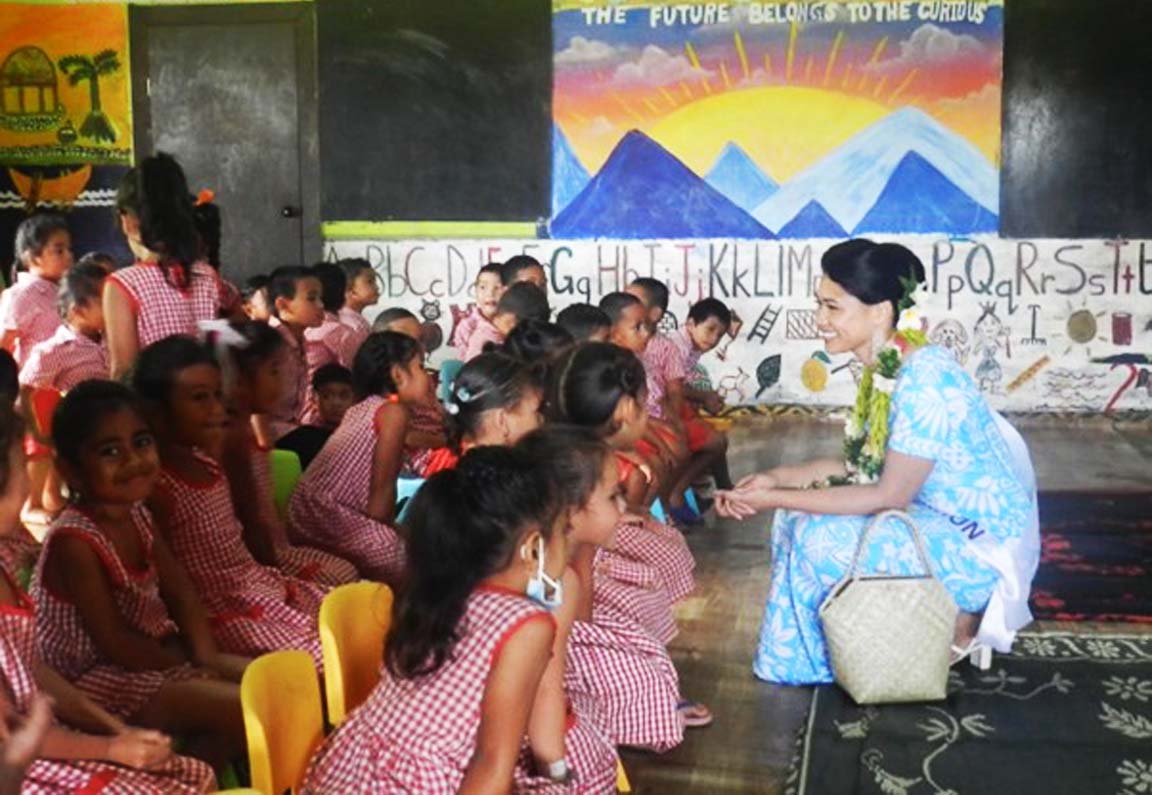 Miss Tapa Creations with students