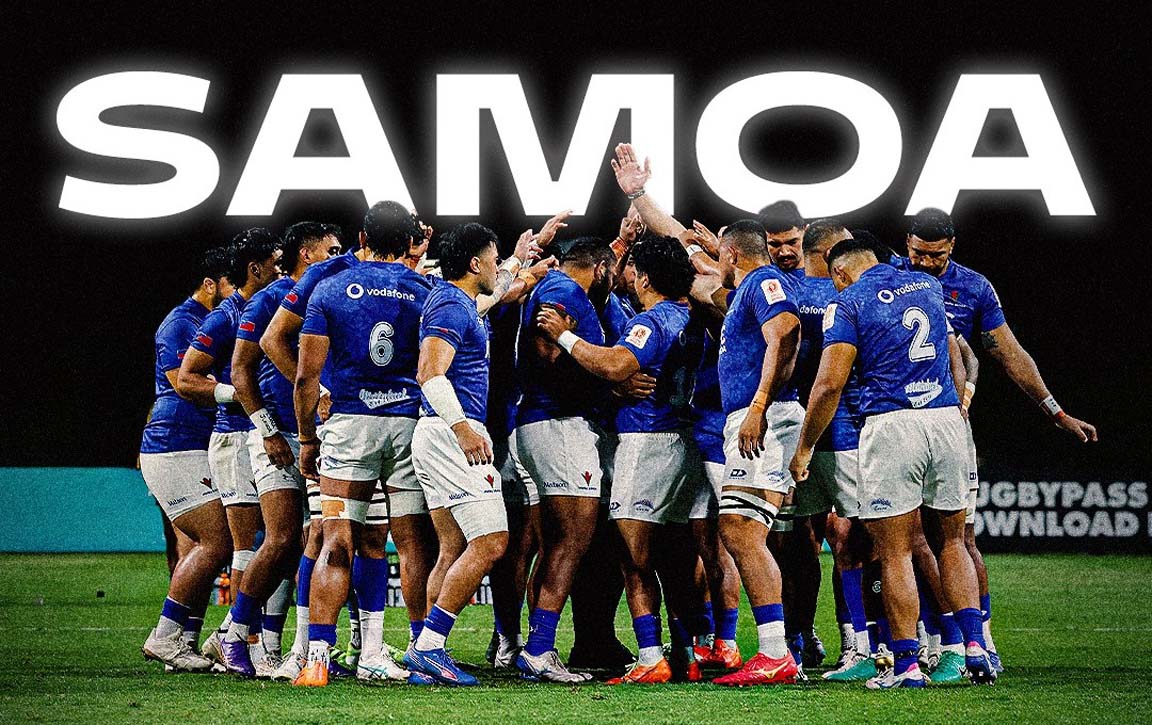 Manu Samoa players in huddle