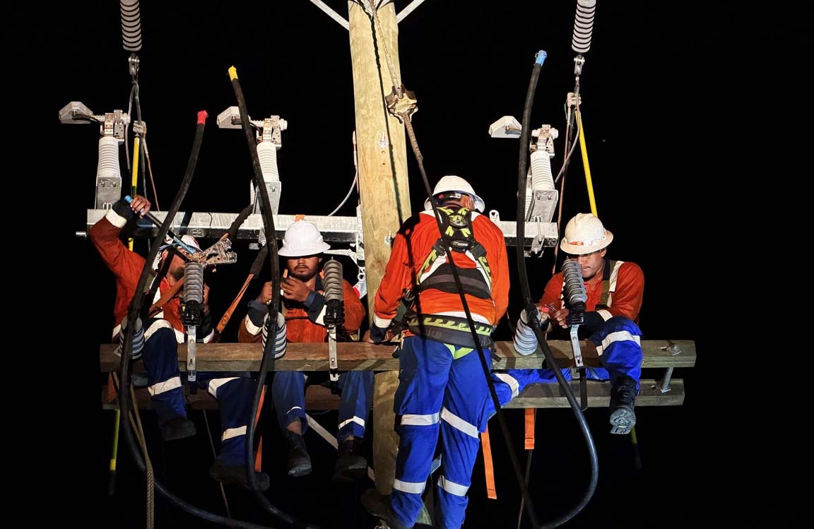 EPC workers suspended in air at night2
