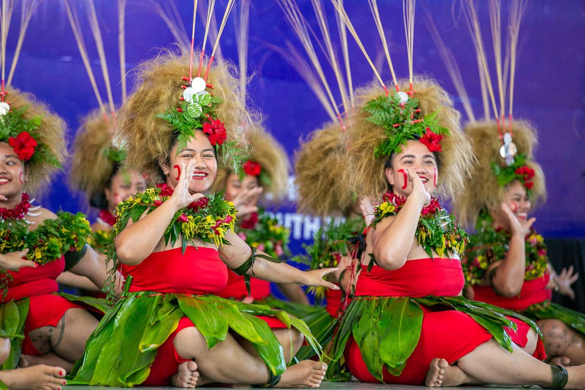 Samoa female dancers