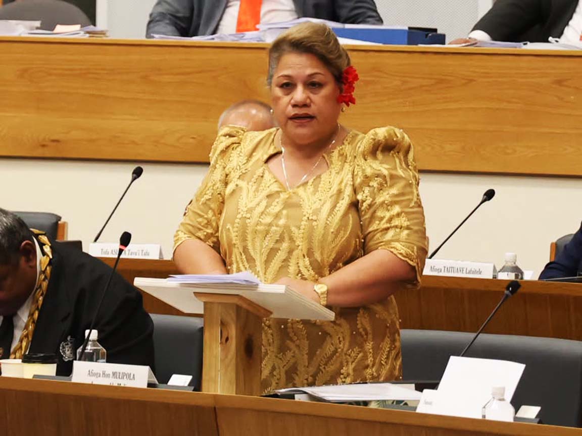 Mulipola Ale Molioo speaking in parliament