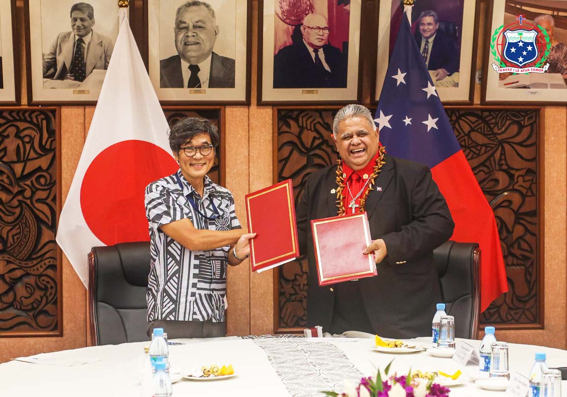 Japan & PM exchange notes