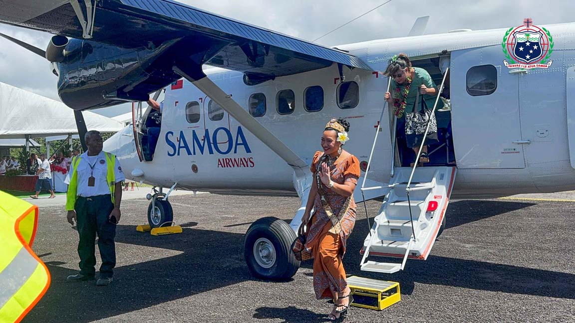 Miss Samoa steps off the plane