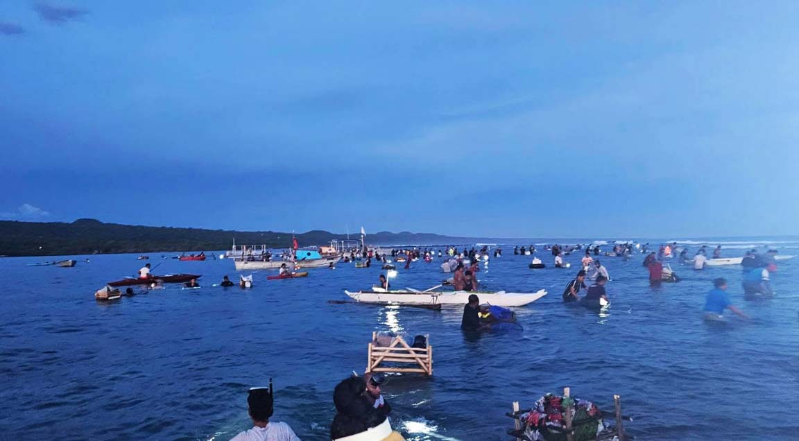 Palolo rising at the Asau Bay